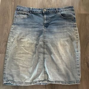 Womens Jack David Jean skirt, size 1x, stretchy, faded